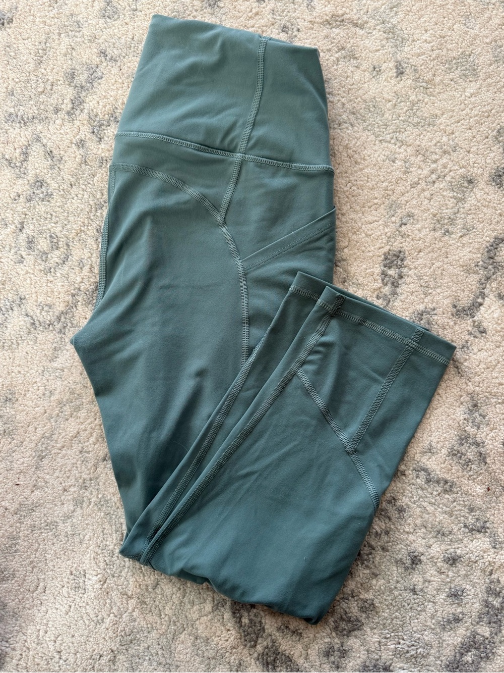 Victoria Sport Knockout Capri Leggings Sage Green High Rise Pockets Women's